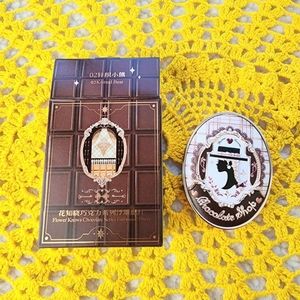 Flower Knows Chocolate Series Embossed Blush Knitted Bear